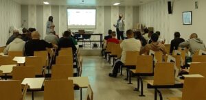 Voluntarios del Santander imparten un taller de educación financiera en el Centro Penitenciario de Segovia